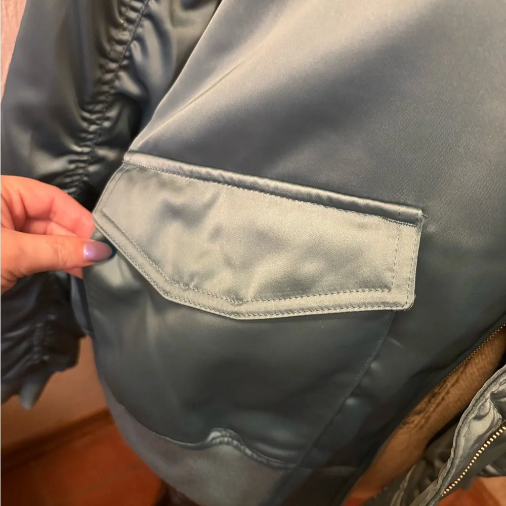NWT Levi's Satin Bomber Jacket - Picture 2 of 4